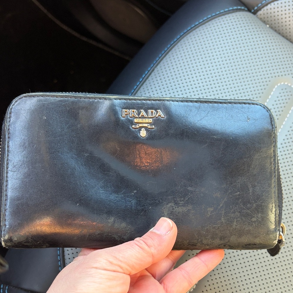Vintage authentic Prada black leather Zippered Wallet - Picture 5 of 7